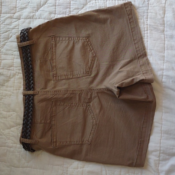 Khaki/Tan Shorts With Belt - Picture 2 of 7